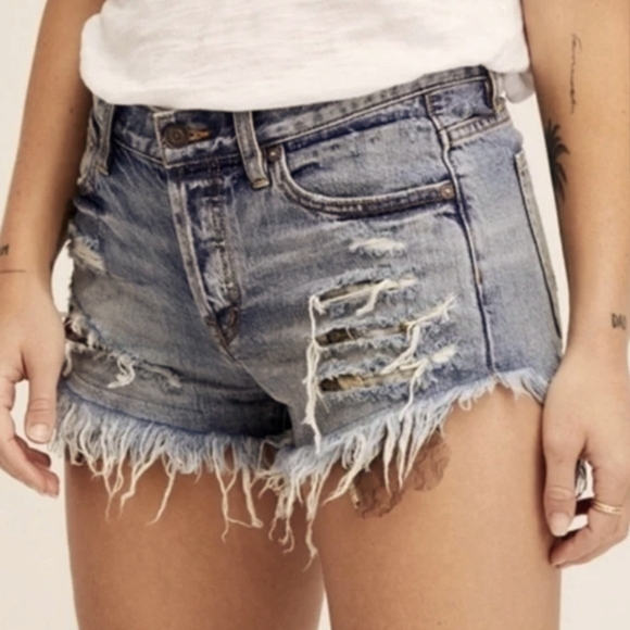 Free People Embroidered Rose Lace Shredded Cut Off Denim Juno Jean Shorts Sz 27 - Picture 4 of 11